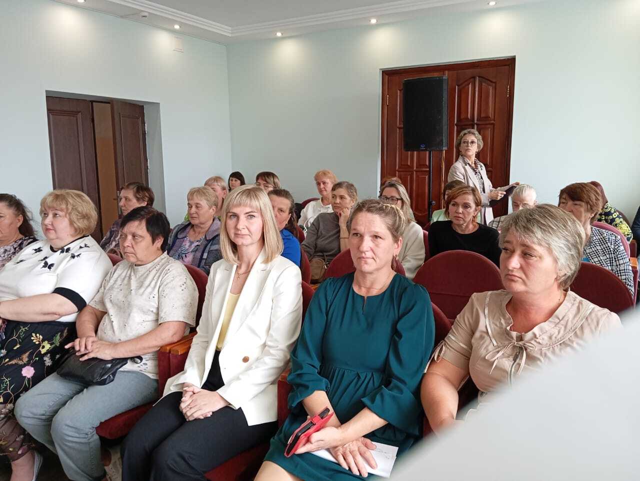 В Администрации Новосокольнического района чествовали социальных работников.