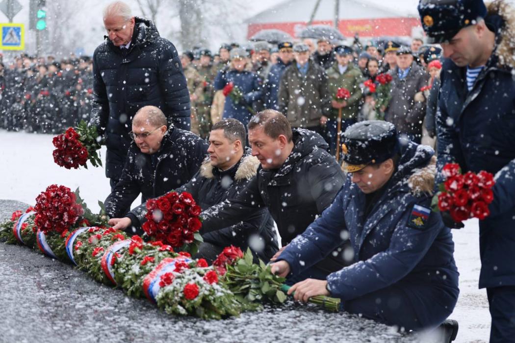 Память десантников 6-й роты почтили сегодня у мемориала «Купол».