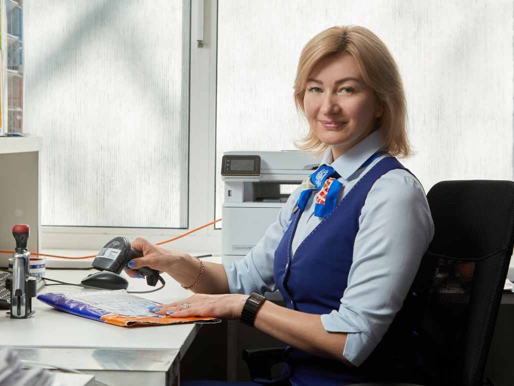 Каждое второе отправление жители Псковской области получают на почте по QR-коду.
